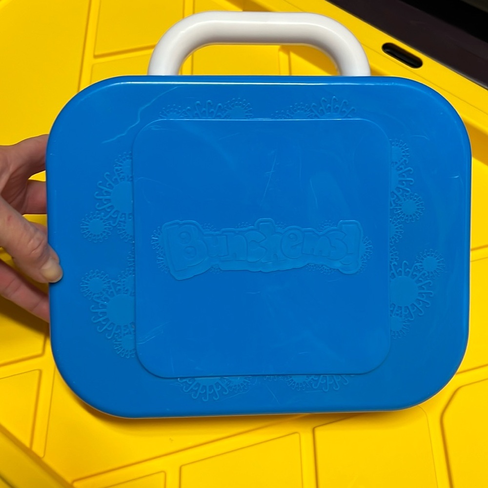 Bunchems! Set with carrying case 7 colors with 1 set of eyes